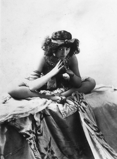 Colette (1873-1954) actuando en 